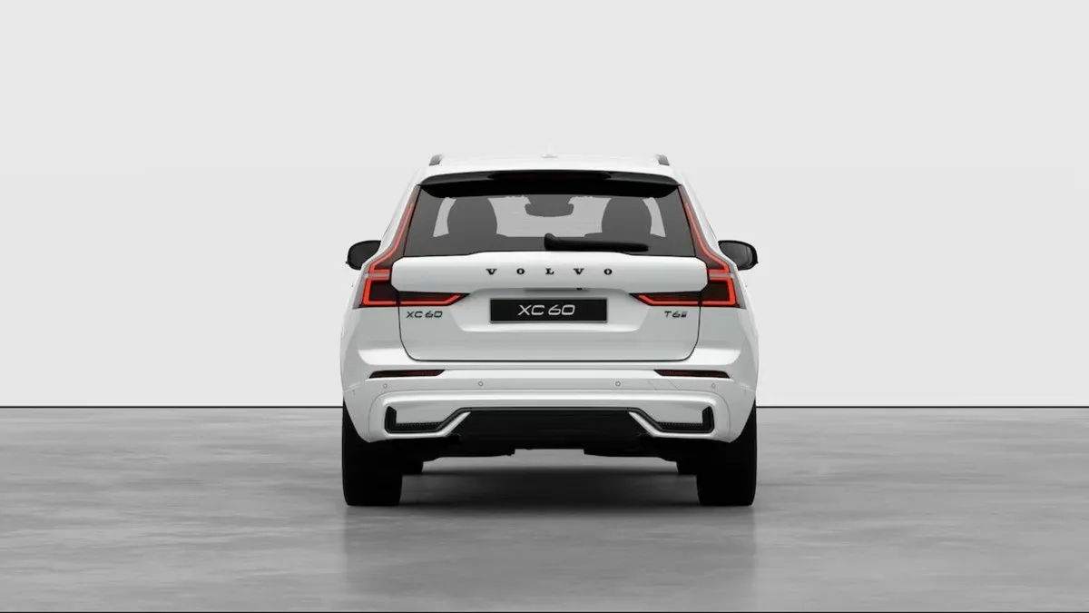 Volvo XC60 Crystal White XC60 Ultra Black Edition - Image 3