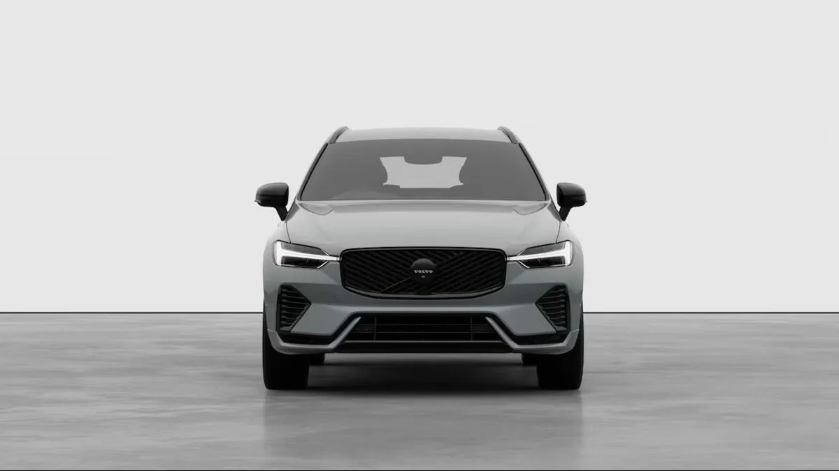Volvo XC60 Vapor Grey XC60 Plus Black Edition - Image 2