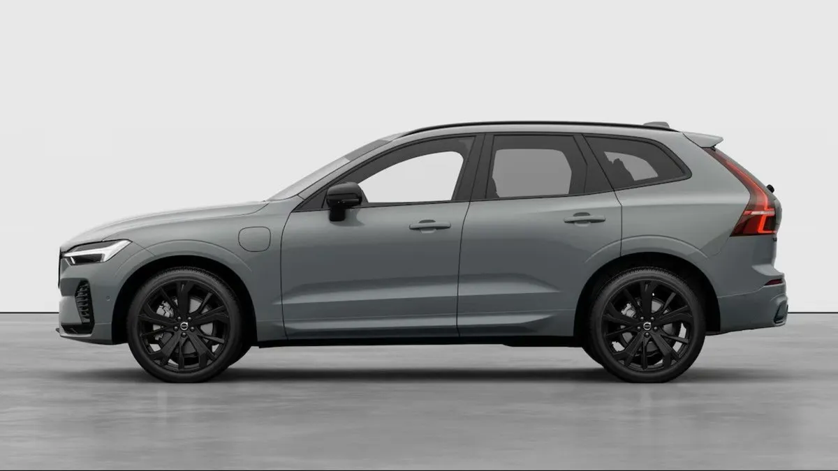 Volvo XC60 Vapor Grey XC60 Plus Black Edition - Image 3