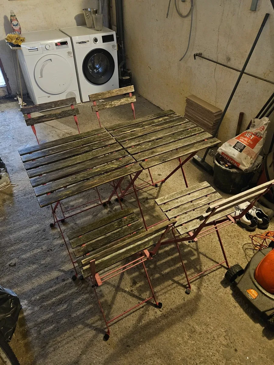 Garden table and chairs - Image 1
