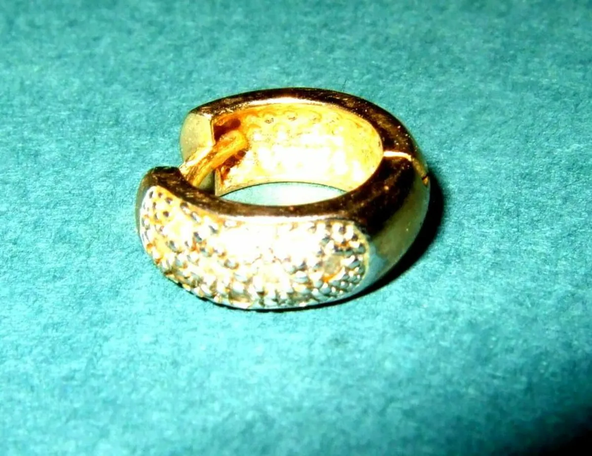 Vintage 9ct Gold & Diamond Nose/Ear Ring - Image 1