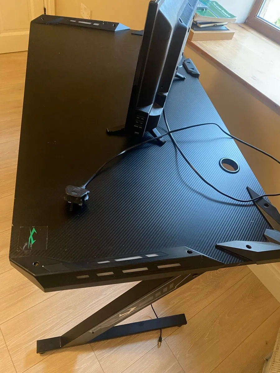 Monitor and desk - Image 3