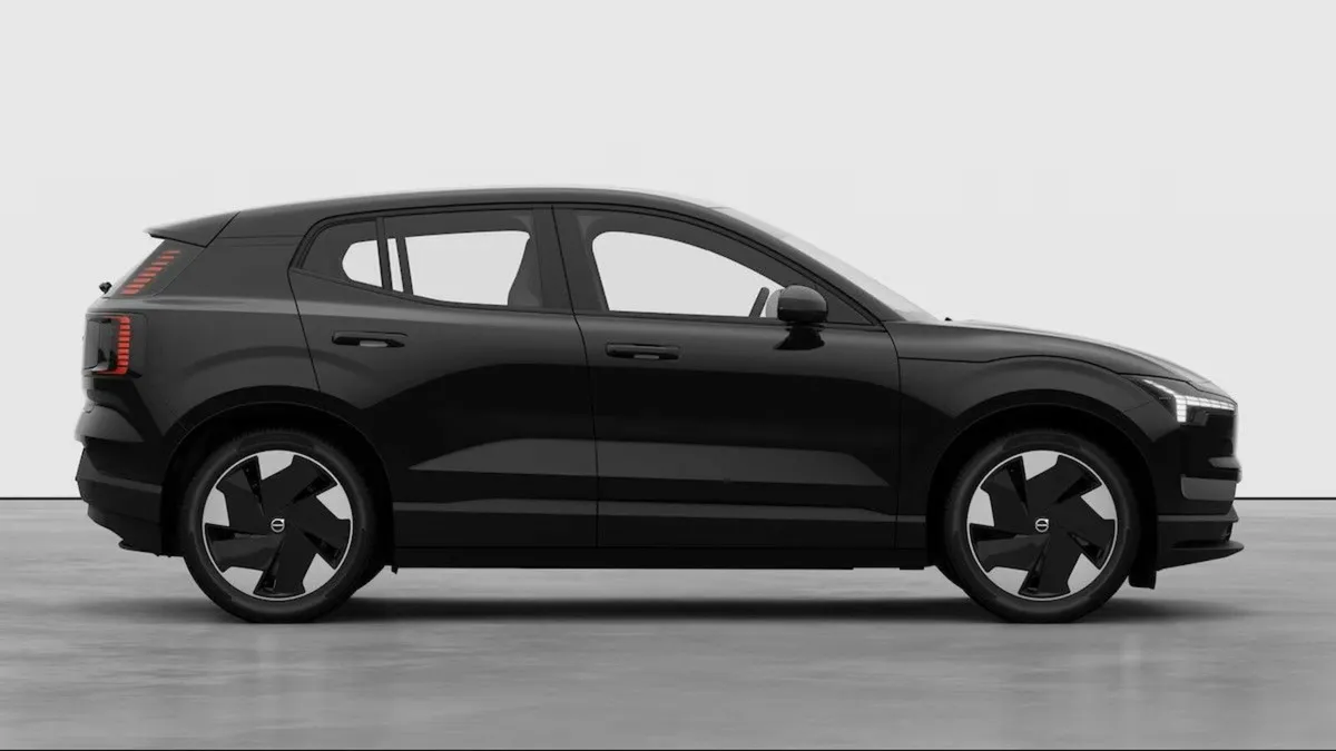 Volvo EX30 Onyx Black Extended Range Plus with Ind - Image 3