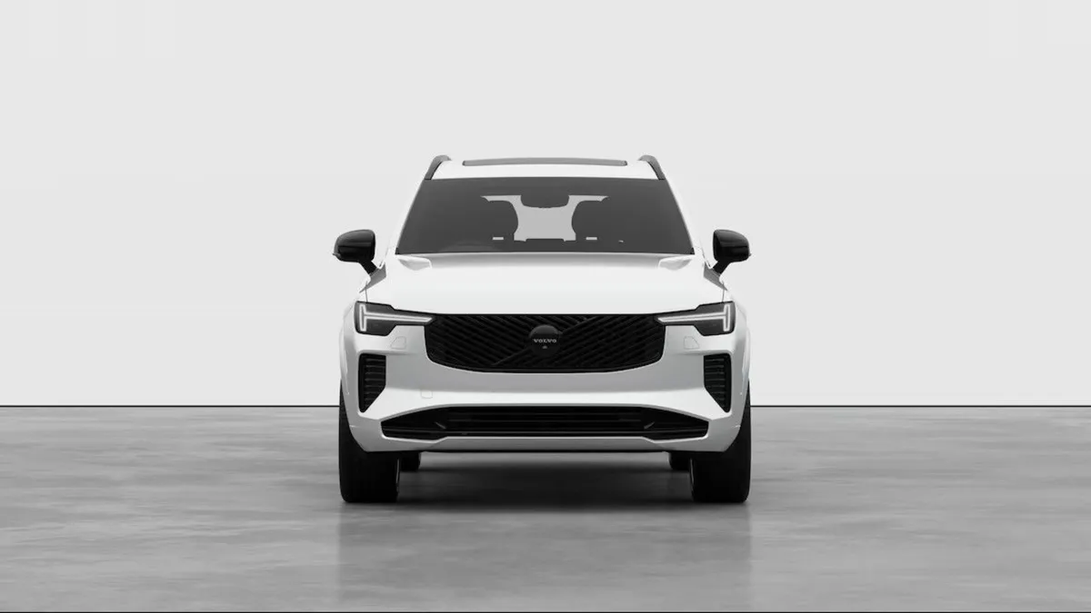 Volvo XC90 Sparkling White XC90 Plus Black Edition - Image 1