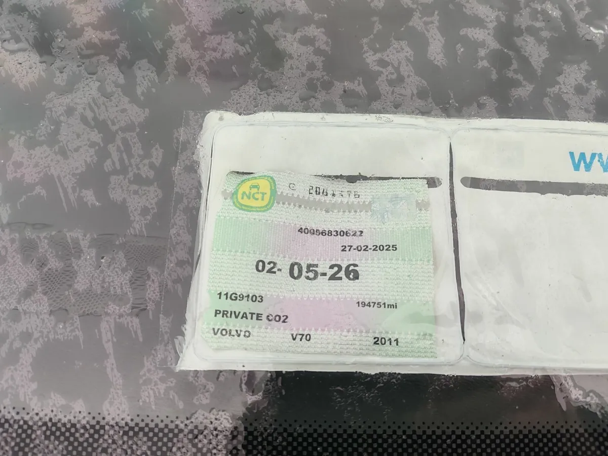 Volvo V70 2011 - Image 2