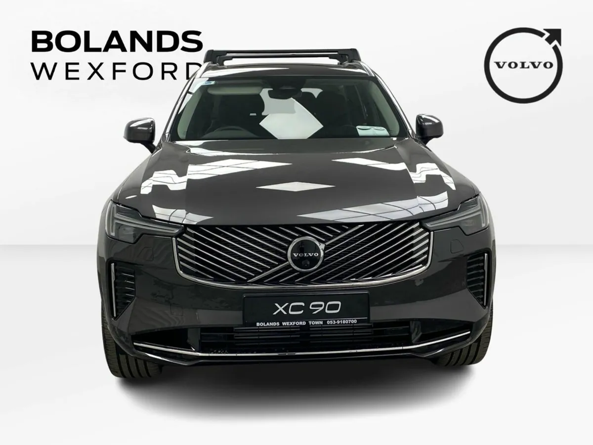 Volvo XC90 Platinum Grey Plus Bright edition - Image 3