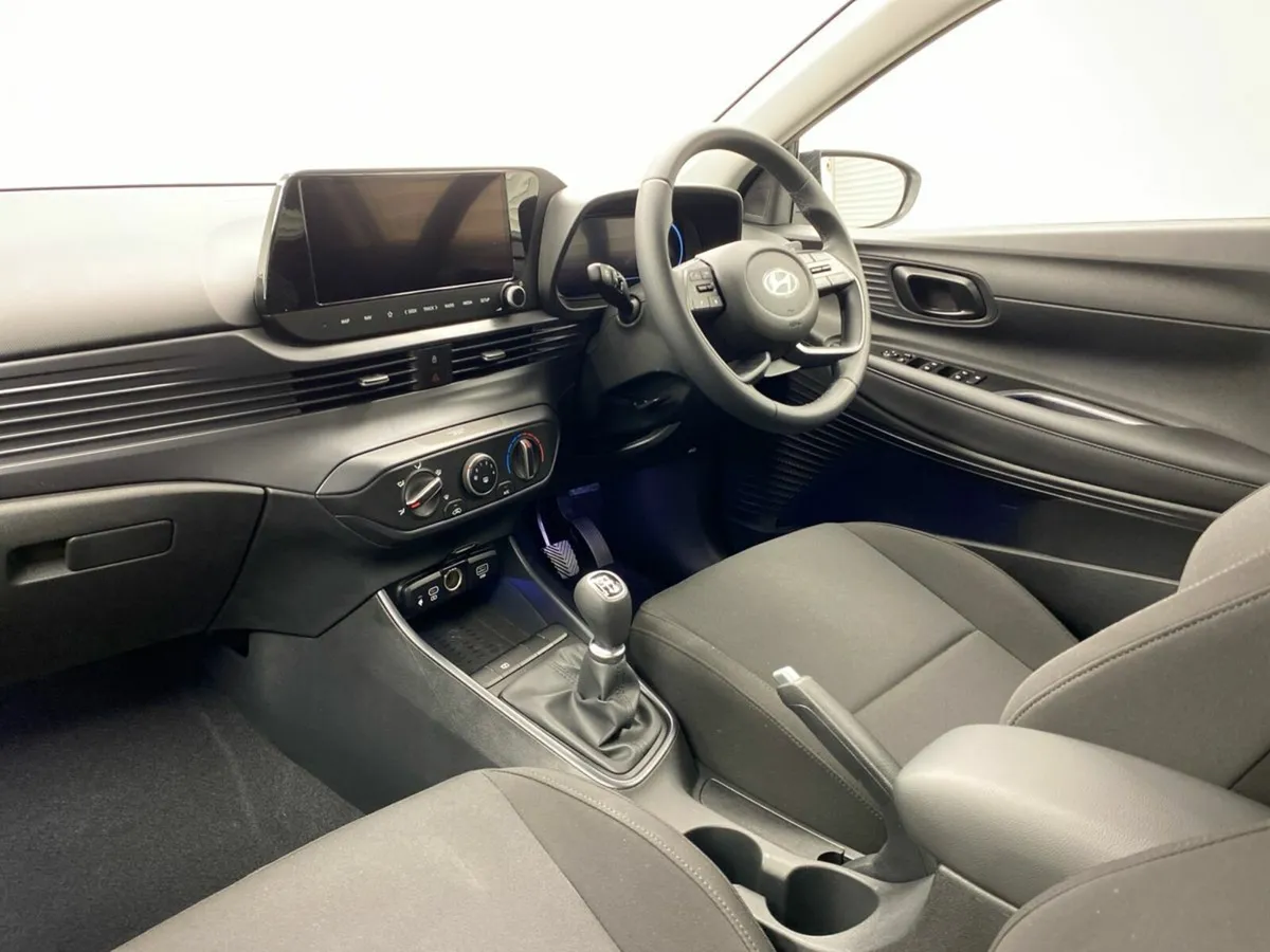 Hyundai i20 Deluxe Plus - Image 3