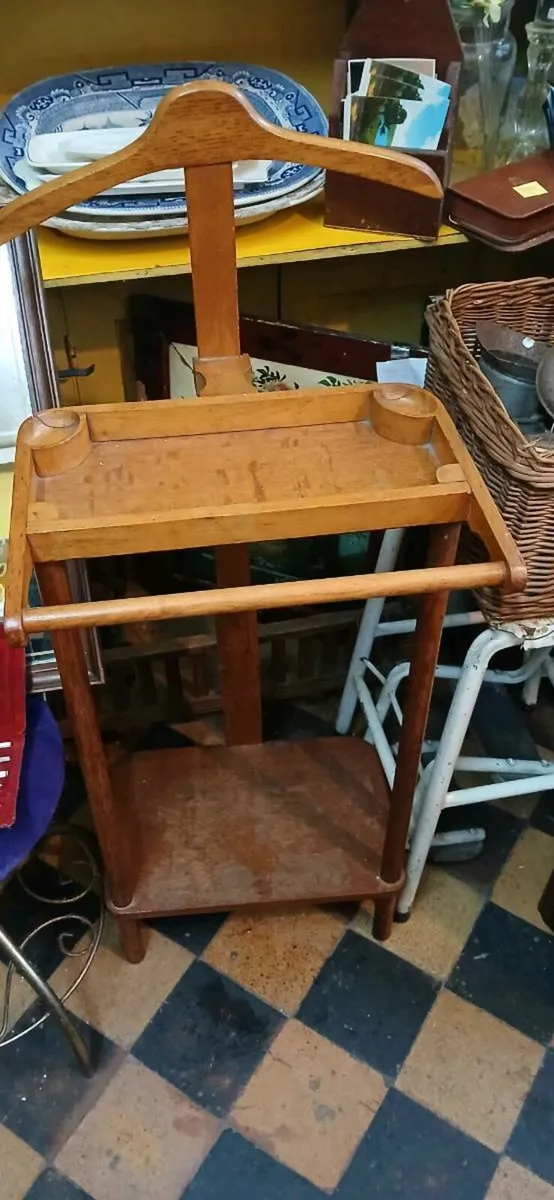 Man's butler stand - Image 1