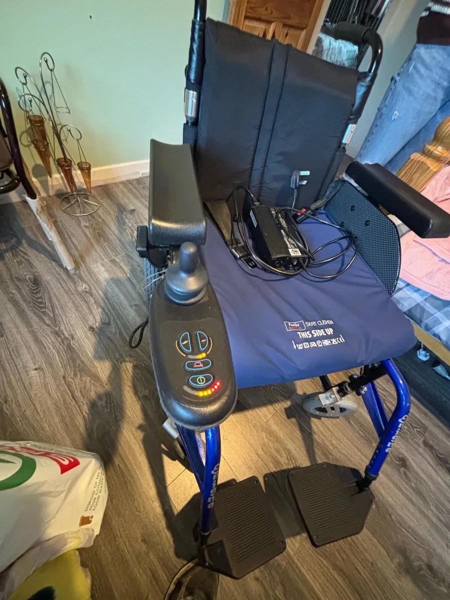 Electric wheelchair - Image 3