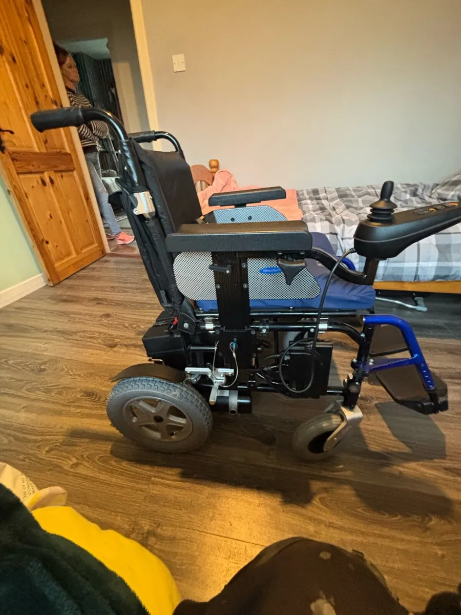 Electric wheelchair - Image 4