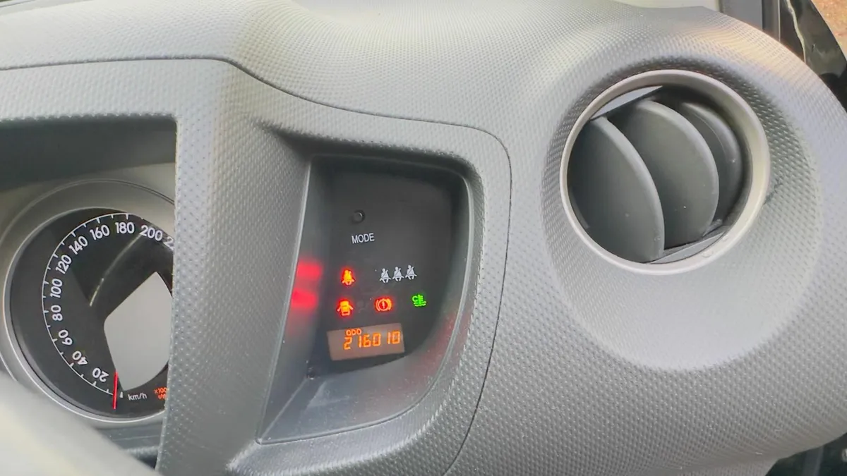 Toyota Urban Cruiser 2009 - Image 3