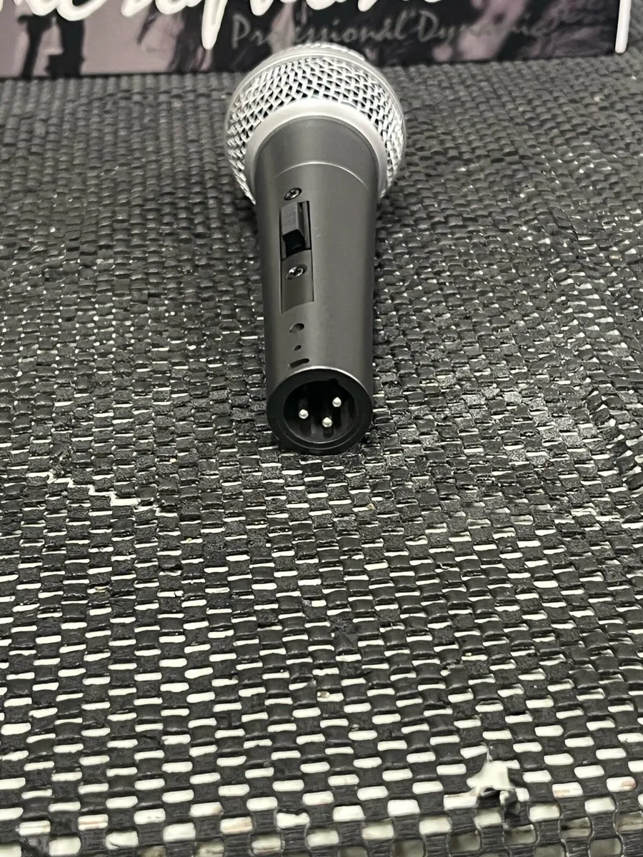 Dynamic Microphone + XLR Cable - Image 3