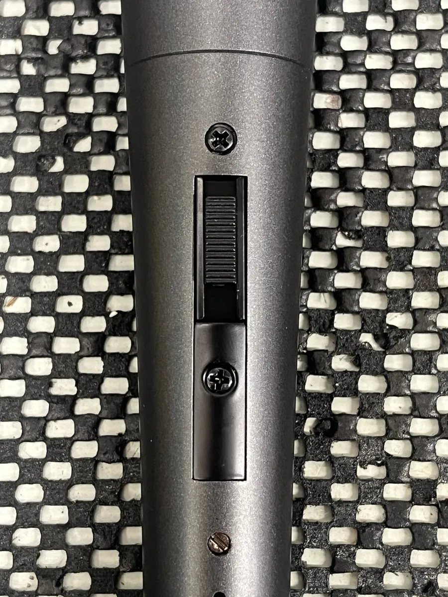 Dynamic Microphone + XLR Cable - Image 4