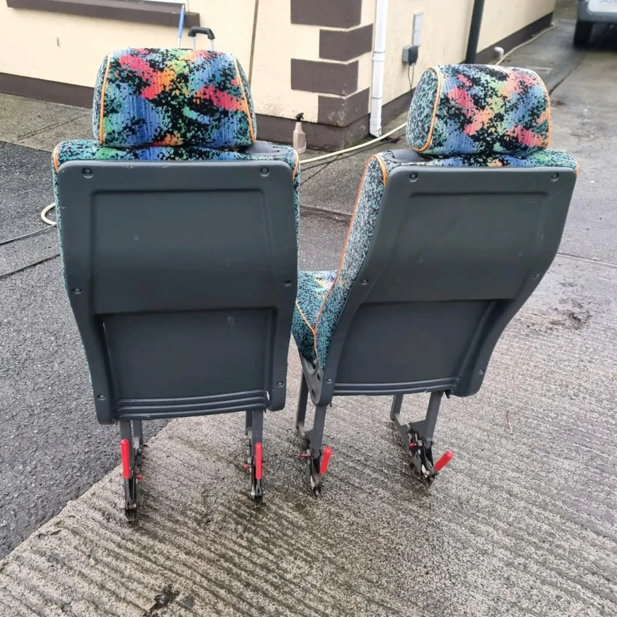 Quick release seats - Image 1