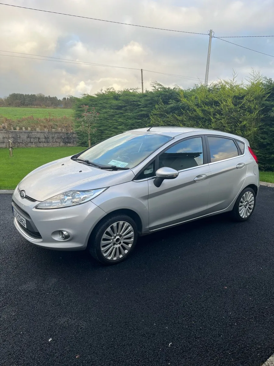 10 Ford Fiesta 1.6TDCI Titanium Immaculate - Image 2