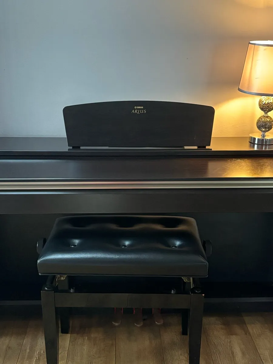 Yamaha electric piano - Image 2