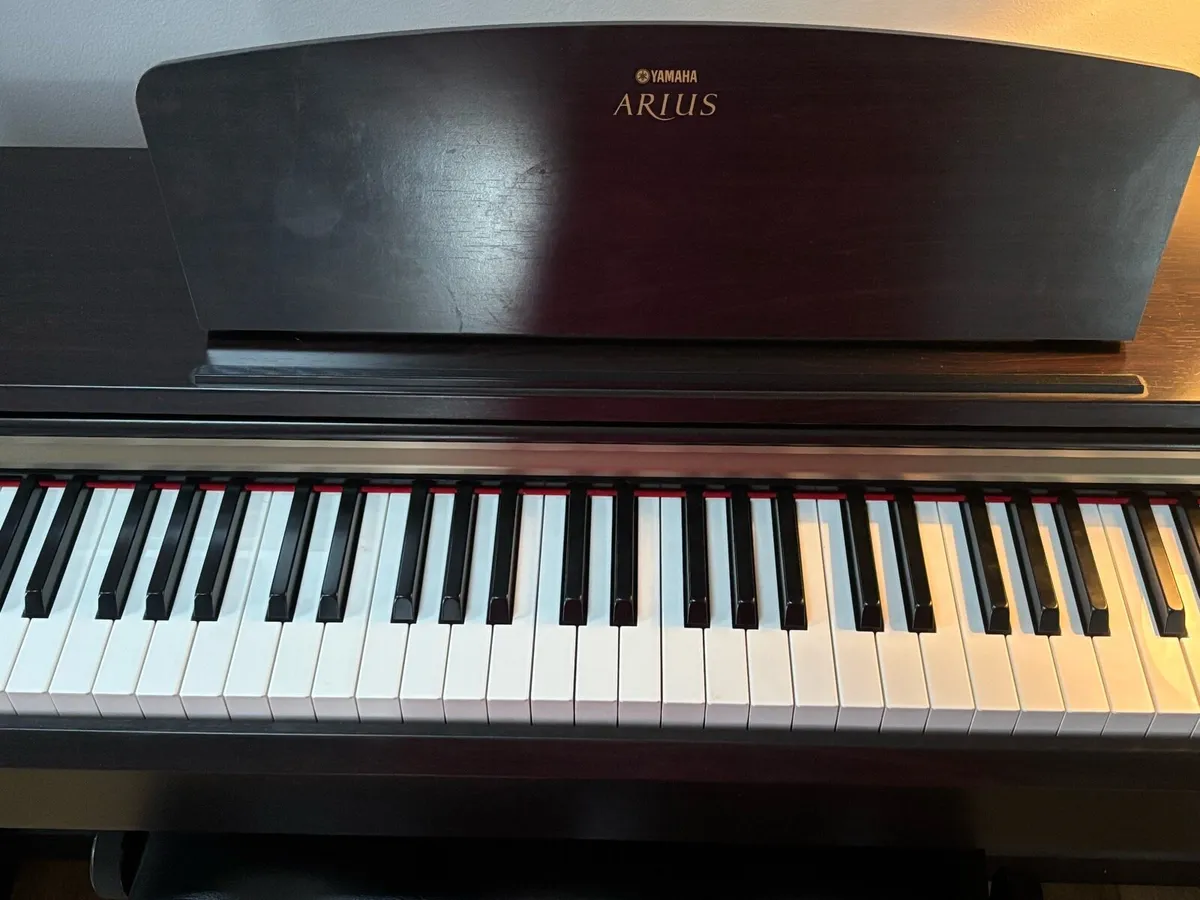Yamaha electric piano - Image 3