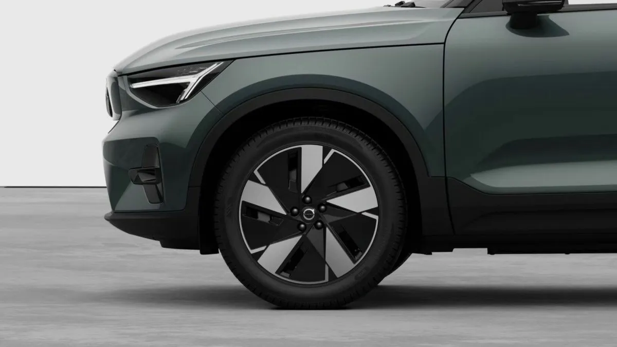 Volvo EX40 Plus Extended Range in Forest Lake - Image 2