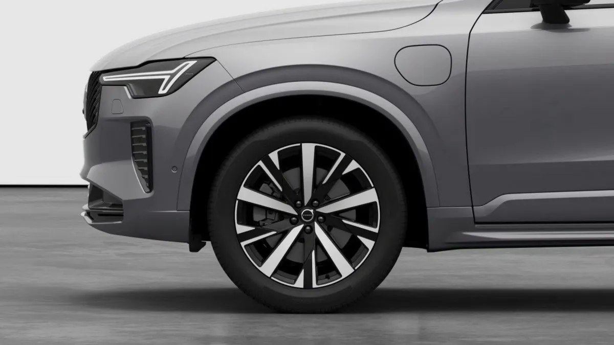 Volvo XC90 Aurora Sliver Plus Dark edition - Image 2