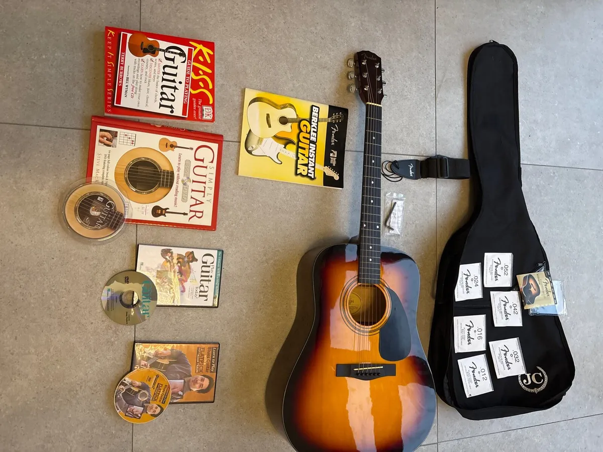 Fender DG5 SBST and Accessories - Image 1