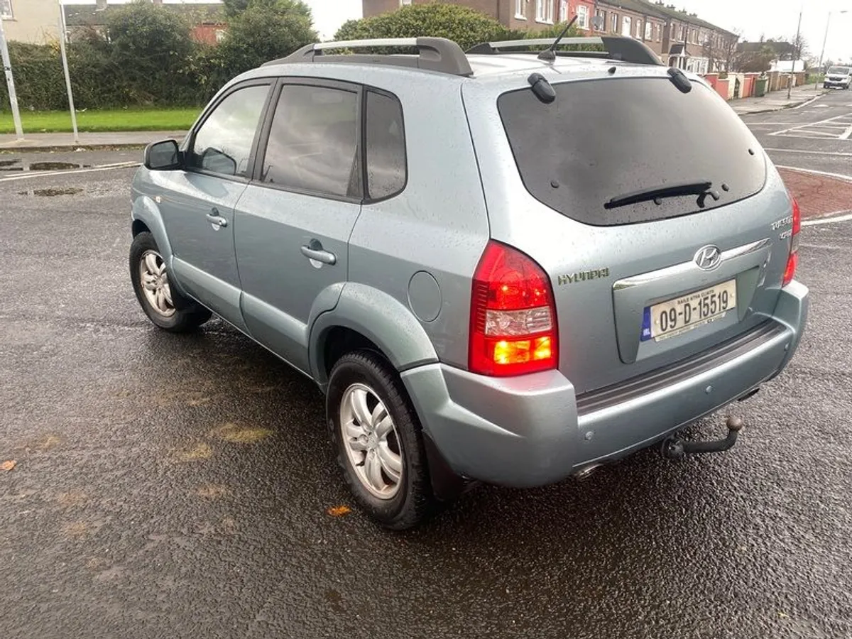 2009 Hyundai Tucson Automatic - Image 2