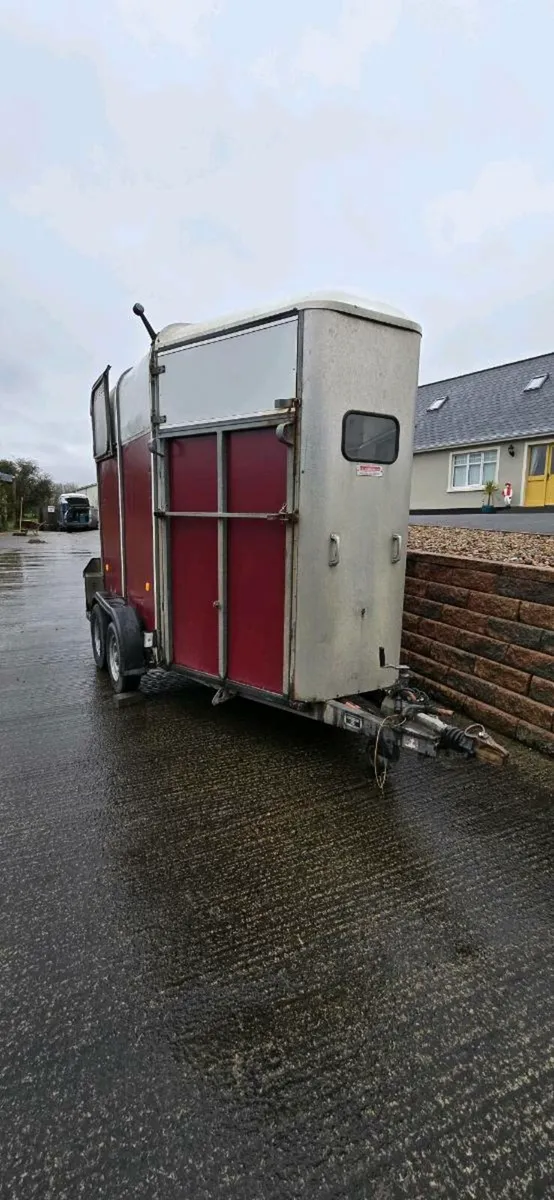 Horse box - Image 1