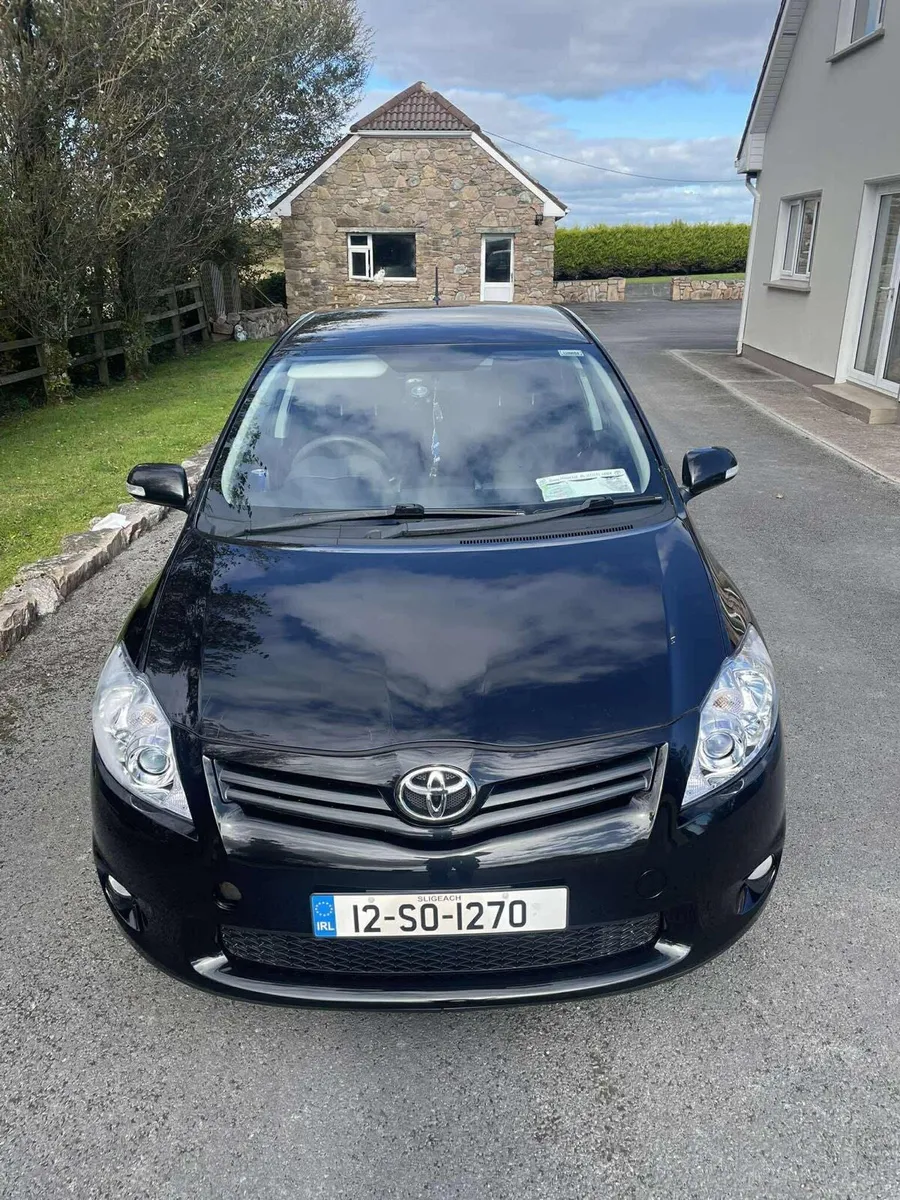 Toyota Auris petrol 2012 - Image 2