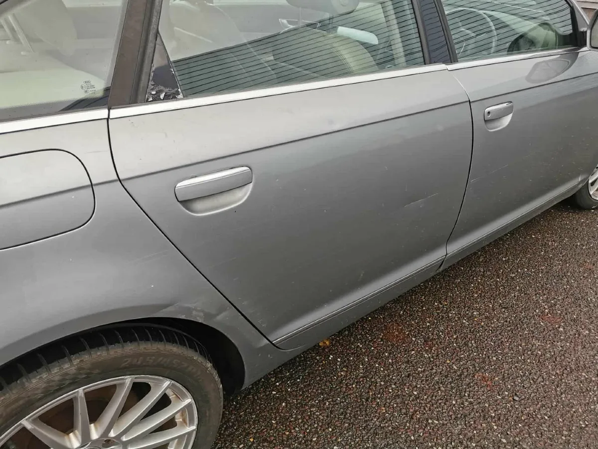 Audi A6 2010 - Image 2