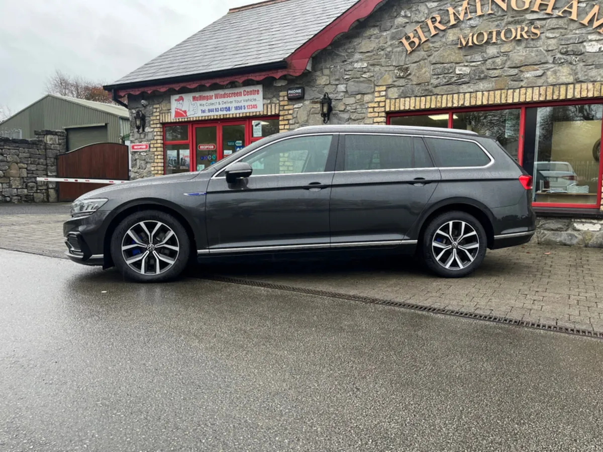 Volkswagen Passat GTE Plug In Hybrid - Image 2