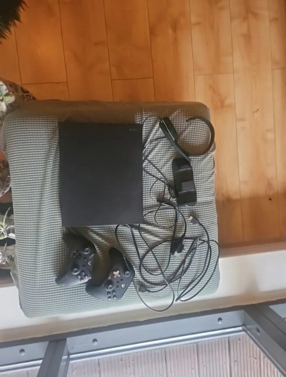 Xbox one X - Image 1