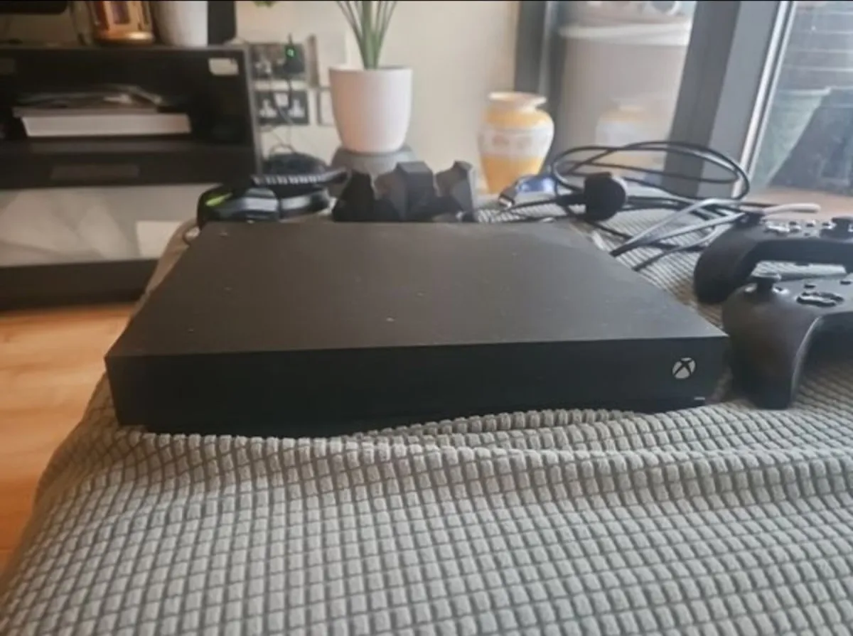 Xbox one X - Image 4