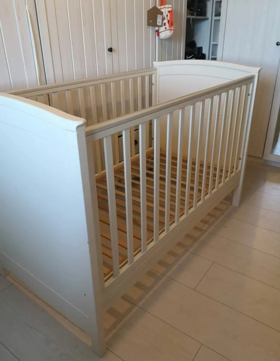 Cot bed - Free - Image 1