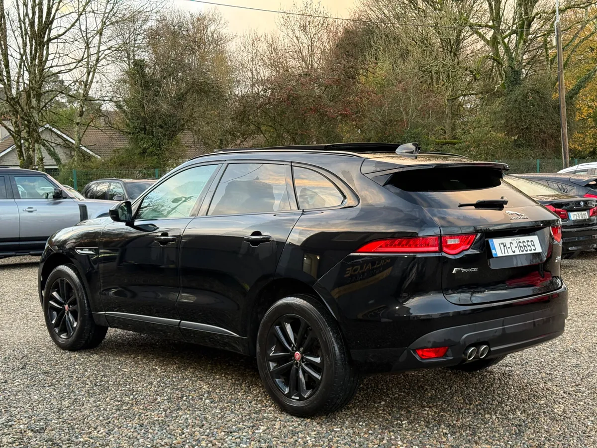 Jaguar F-Pace 2.0D Automatic - Image 4