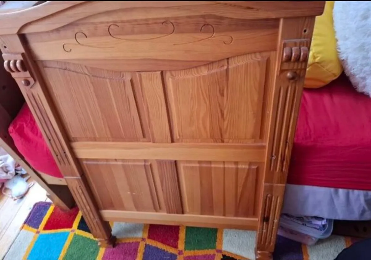 Oak cot bed - Image 1