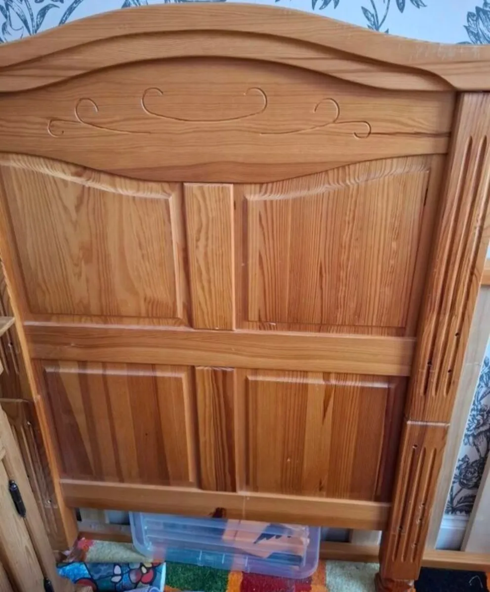 Oak cot bed - Image 3