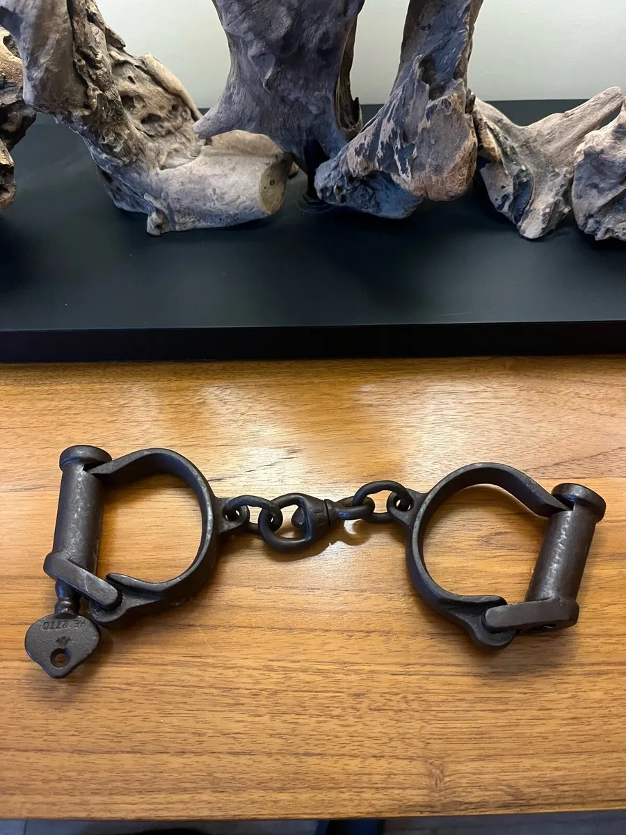 Working Vintage British Military Iron Handcuffs - Image 4