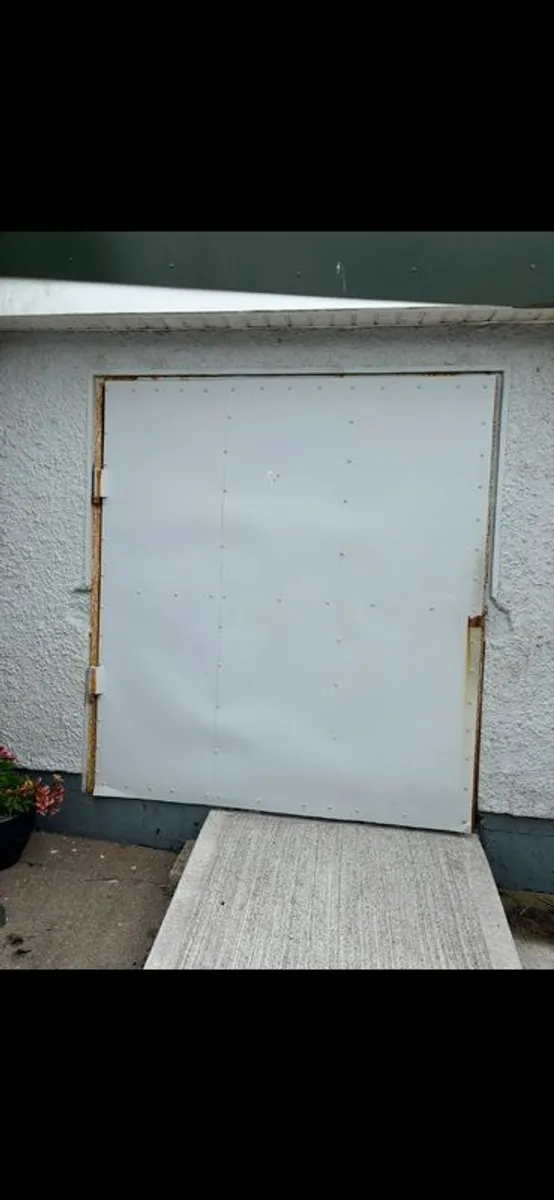 steel door - Image 1