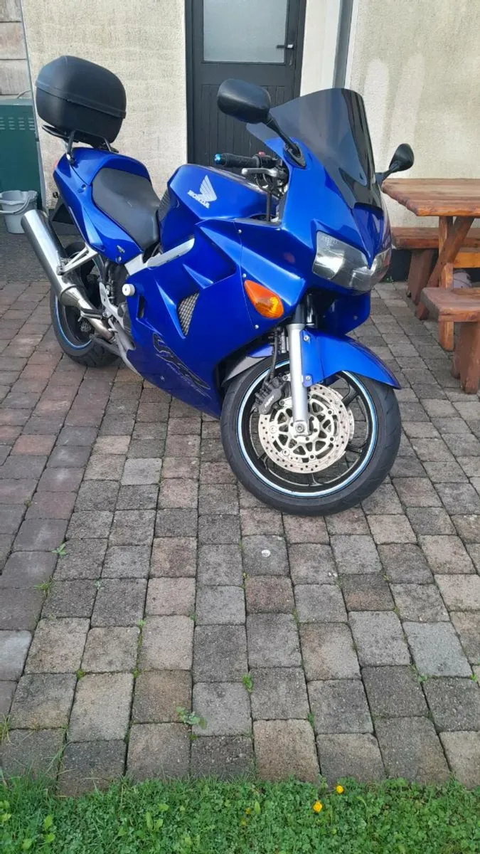 HONDA VFR 800 FI - Image 4
