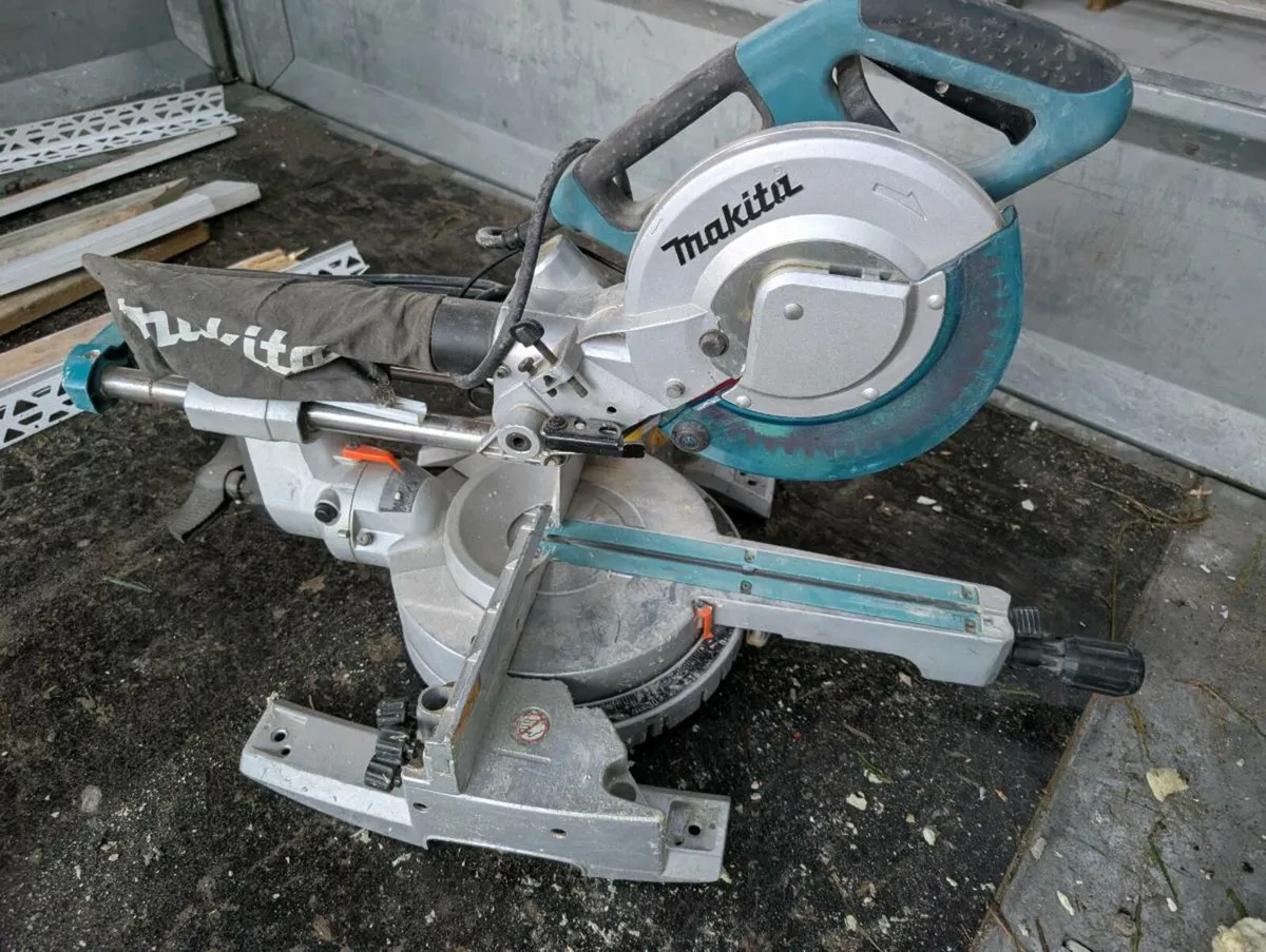 Makita sliding compound mitre saw - Image 1