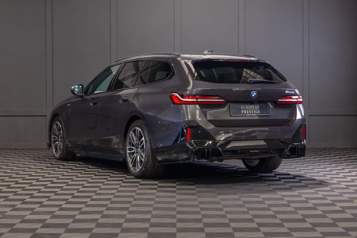 2025 BMW 5-Series 530e M-Sport - Image 4