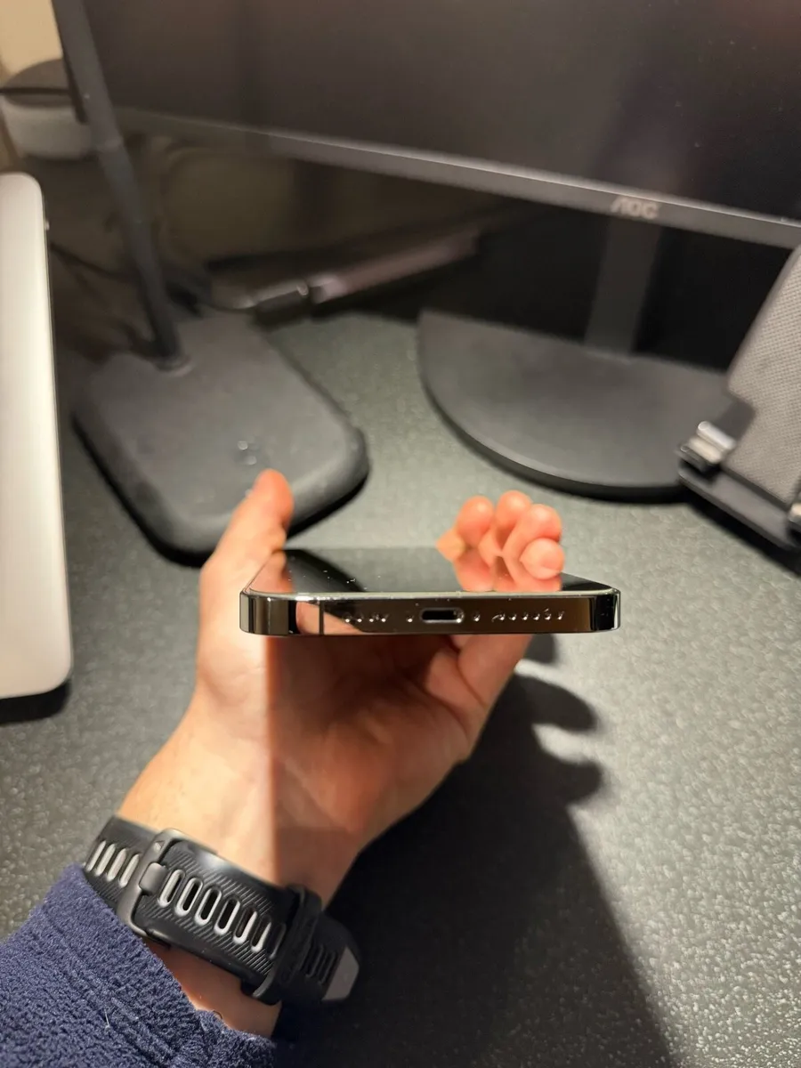 iPhone 13 Pro Max - Image 4