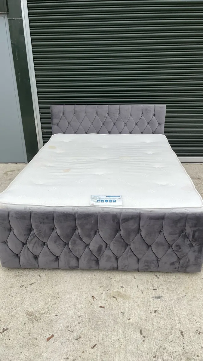 King size bed like new - Image 1