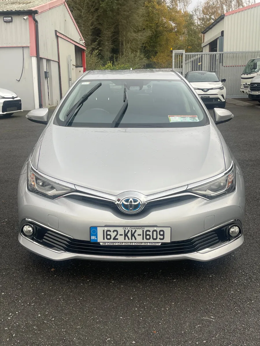 Toyota Auris 2016 - Image 2