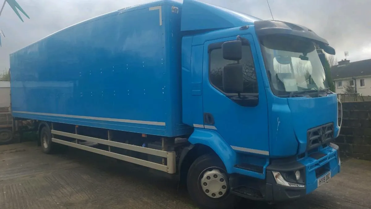 2019 Renault d16 210 auto box body - Image 1