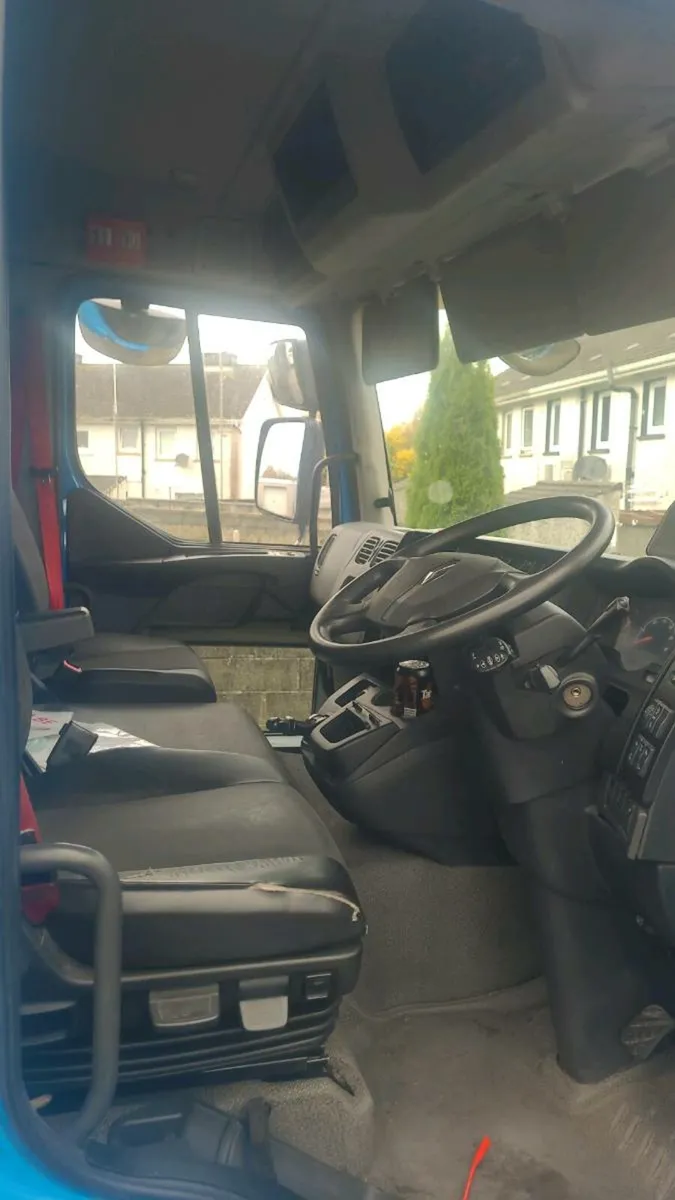 2019 Renault d16 210 auto box body - Image 2