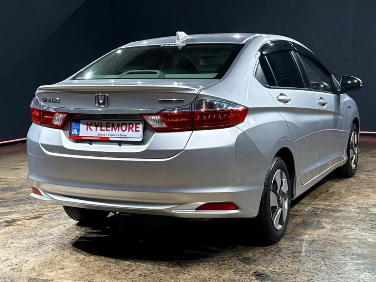 Honda Grace HYBRID AUTOMATIC 1.5L - Image 3
