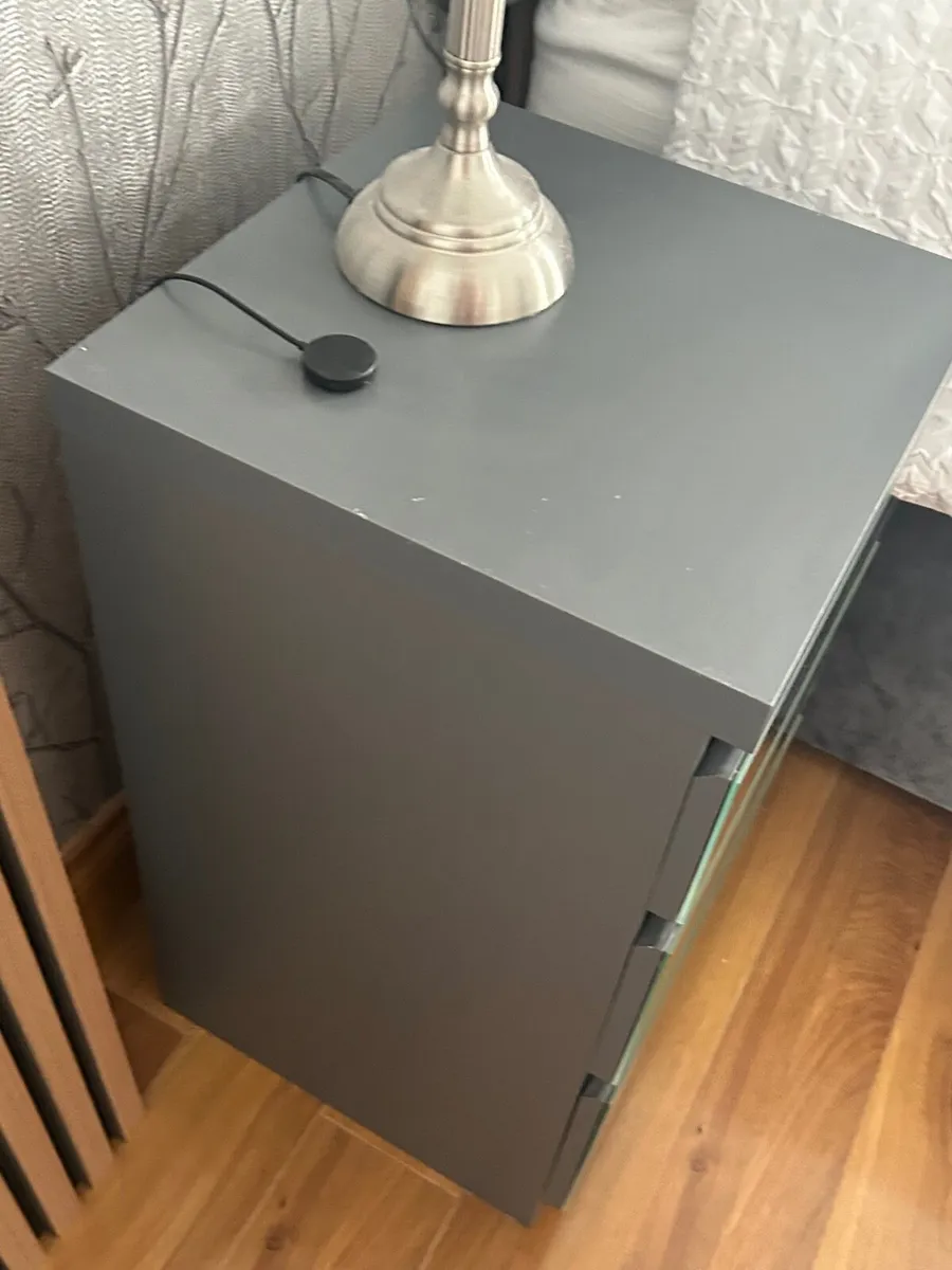 Bedroom furniture - Image 2