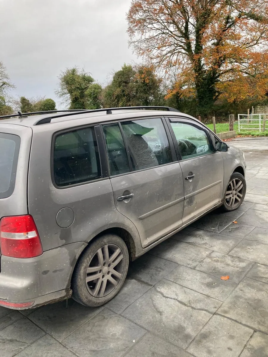 Volkswagen Touran 2009 - Image 2