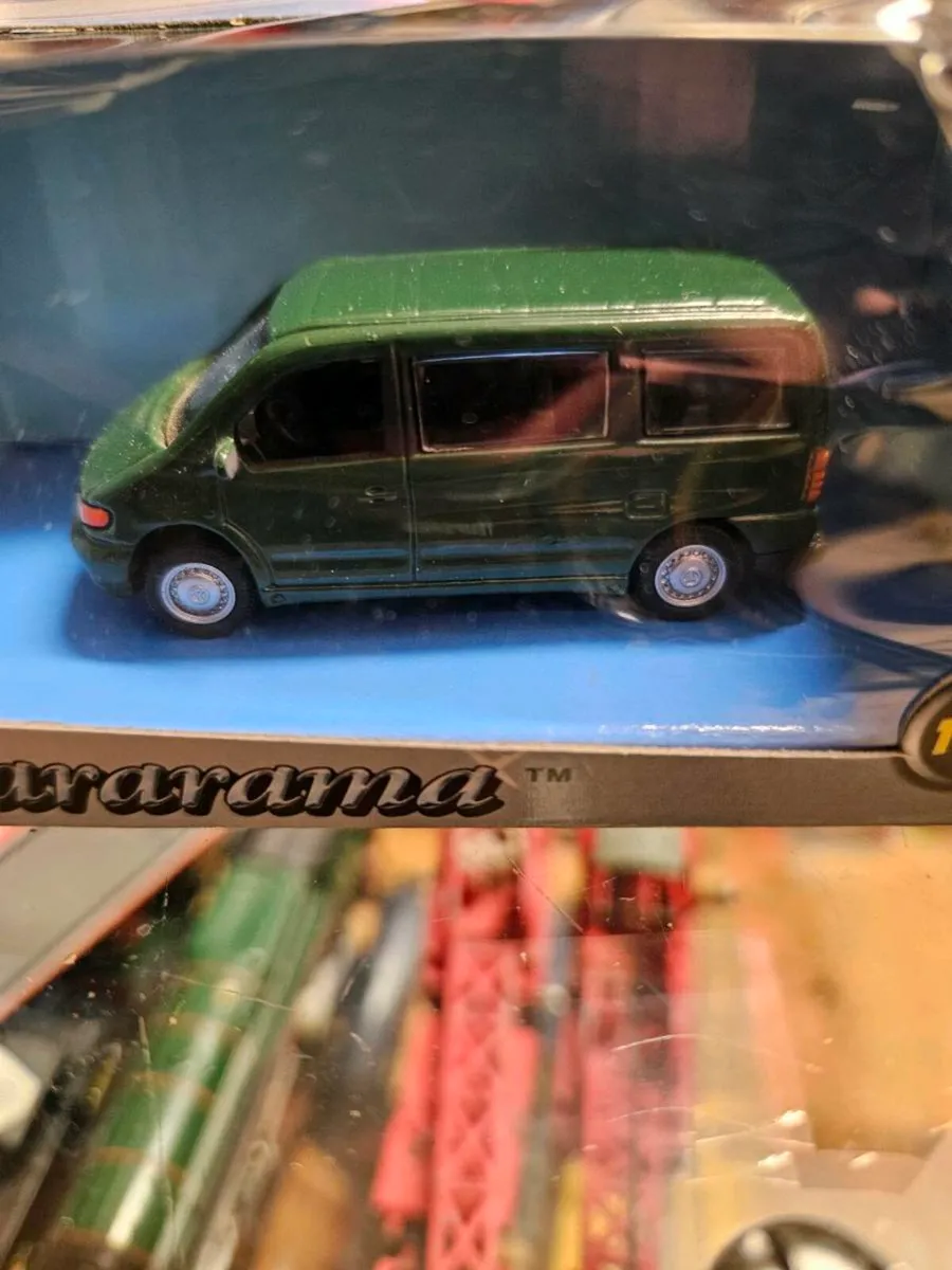 Corgi Caramara VW Mini Bus - Image 2