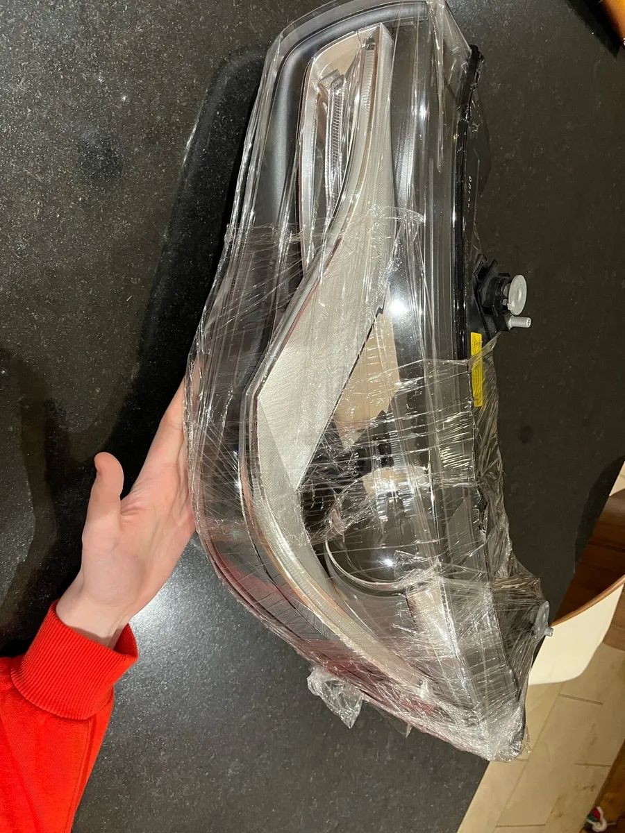 Audi a1 headlight for 12 model or similar - Image 2